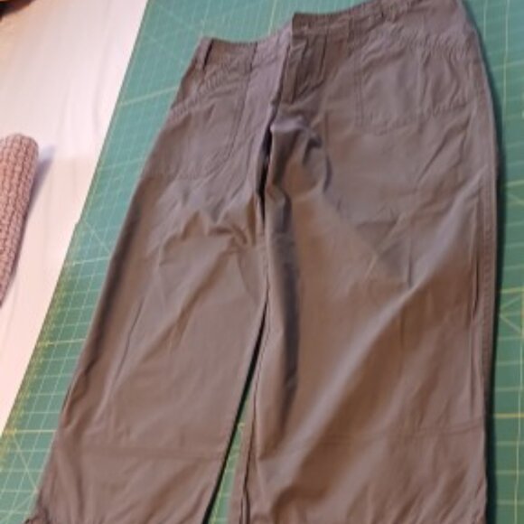 Merona Khaki Capris - Picture 2 of 5